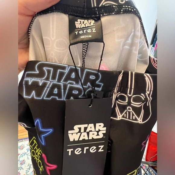 Terez - GIRLS MEDIUM - Star Wars Print Leggings NWT - Picture 4 of 4